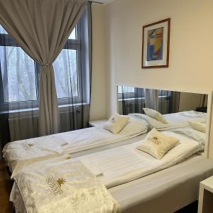 Zimmer mit zwei Einzelbetten